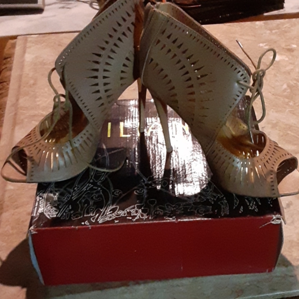 Shoes - Picture 3 of 5
